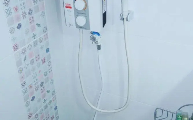 Bann Romyen Klang Dong