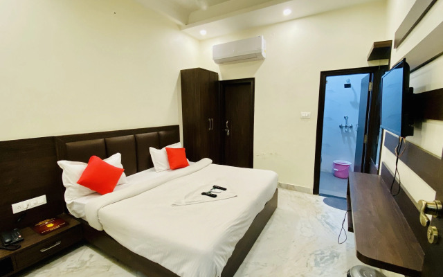 OYO 24106 Shri Raj Laxmi Palace