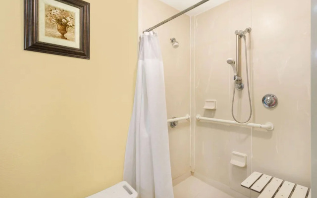 Baymont Inn and Suites Savannah Midtown