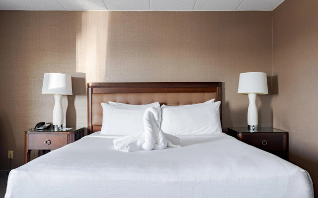 Wyndham Omaha / West Dodge