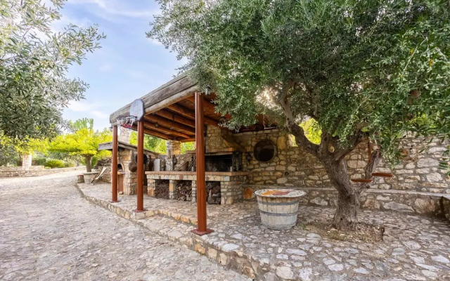 Stone Farmhouse in Groves - Sea Mountain Views