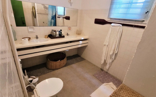 Linda casa com piscina a poucos passos da praia