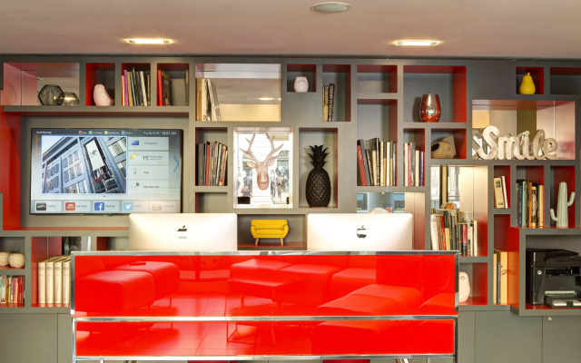 iQ Hotel Roma