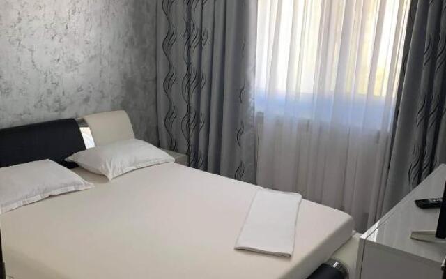 White & Silver Luxury Suite Craiova