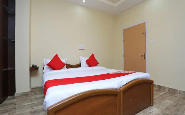 OYO 11696 Holiday Inn Guest House