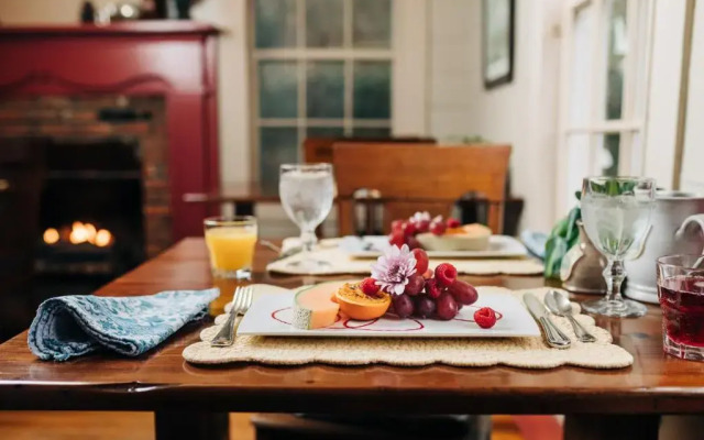 The Mast Farm Inn