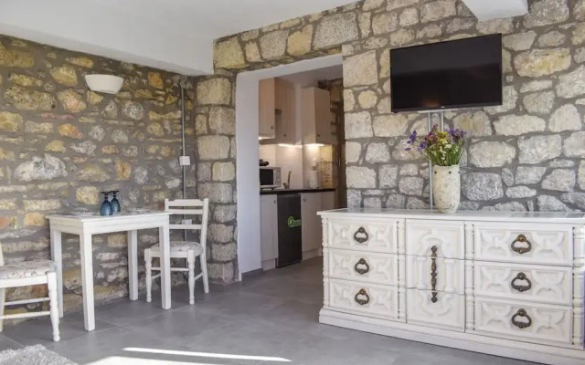 Coastal Stone Hideaway With Stunning Scenery