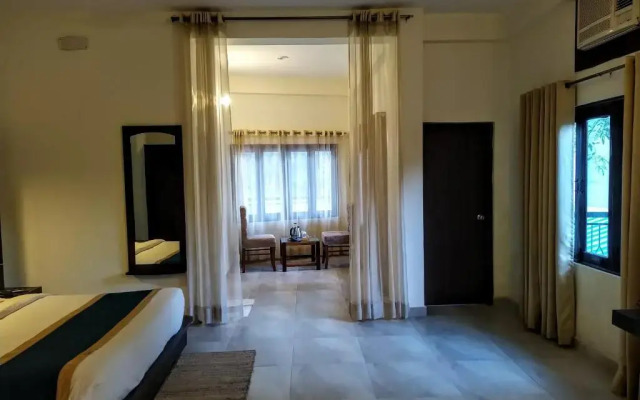 Hotel Holiday Highlights by Howard