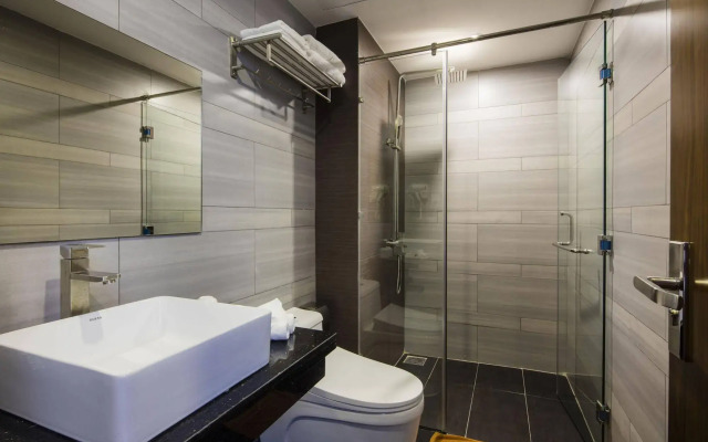 Meriton Hotel