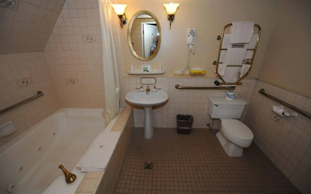 Saddleback Inn