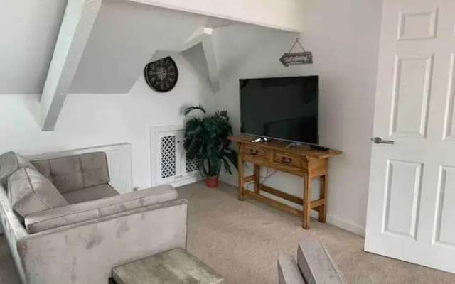 Lovely 2 bedroom modern loft apartment sea view