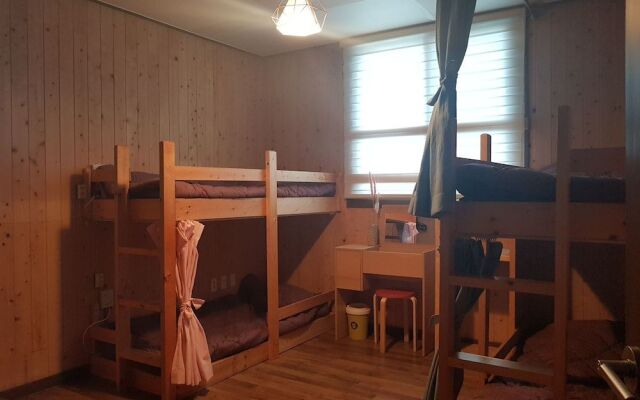 Woljeong view Guesthouse - Hostel