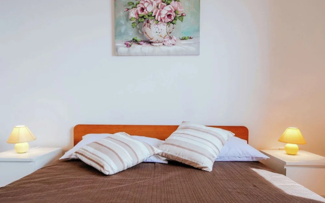 Luxury Apartment With Heated Pool in Starigrad