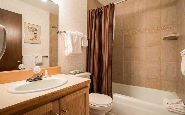 West Condominiums - W3301