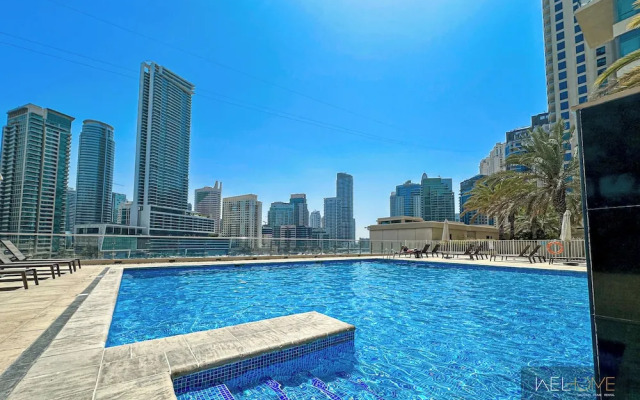 WelHome - Stylish Breathtaking 2BR Apartment in Marina