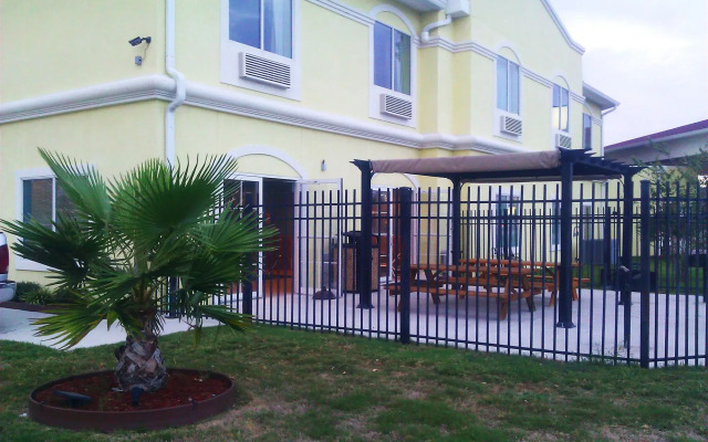 Three Rivers Inn and Suites - Three Rivers