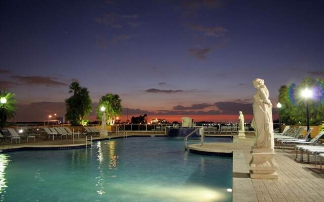 Churchill Suites Intracoastal Yacht Club