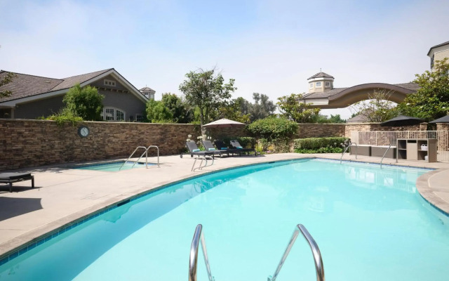 West Inn & Suites