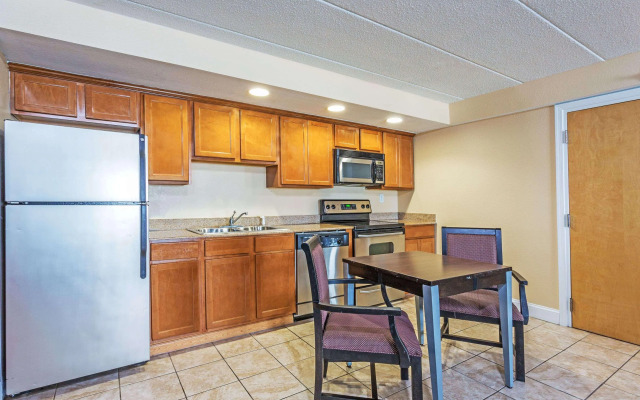 Travelodge by Wyndham Suites Virginia Beach Oceanfront