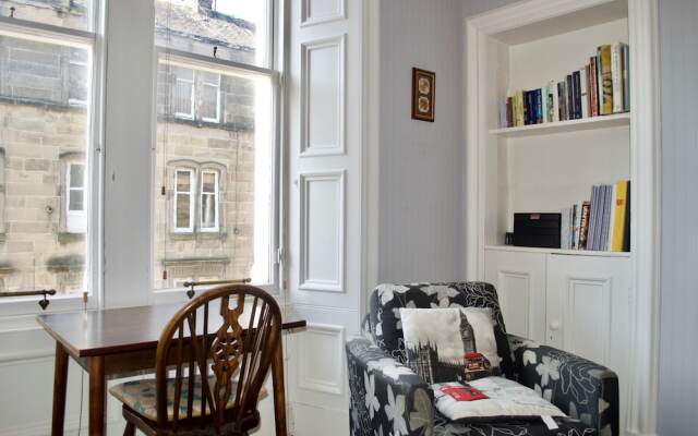 Beautiful 2 Bedroom Flat In Leith