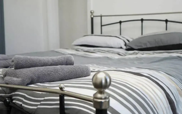 Hullidays - University Side Lg 4 bed House