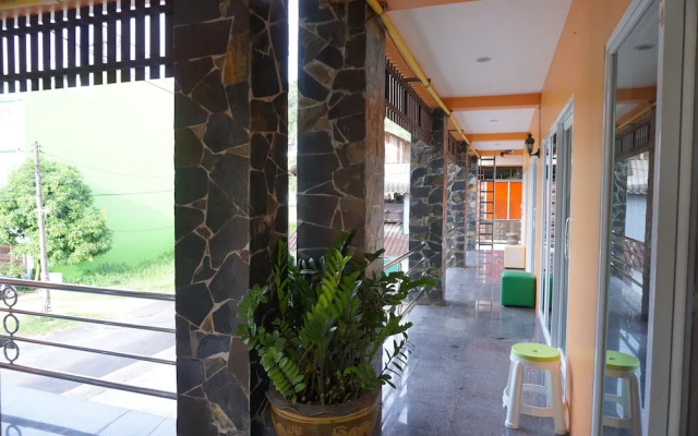 B and B Hotel