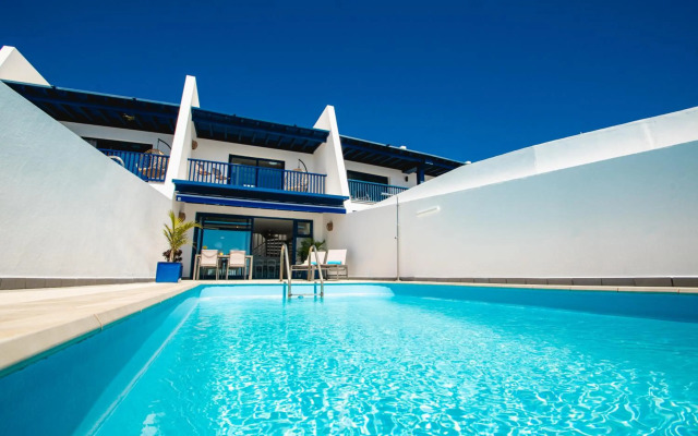 FRONTLINE VILLA 26, well-designed with a heated pool