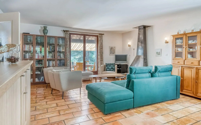 Delightful villa in Prades-sur-Vernazobre with Private Pool