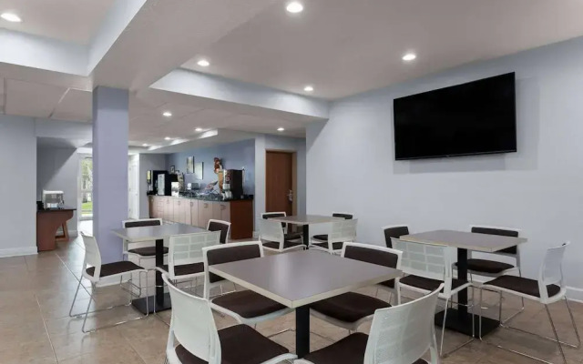 Microtel Inns And Suites Zephyrhills