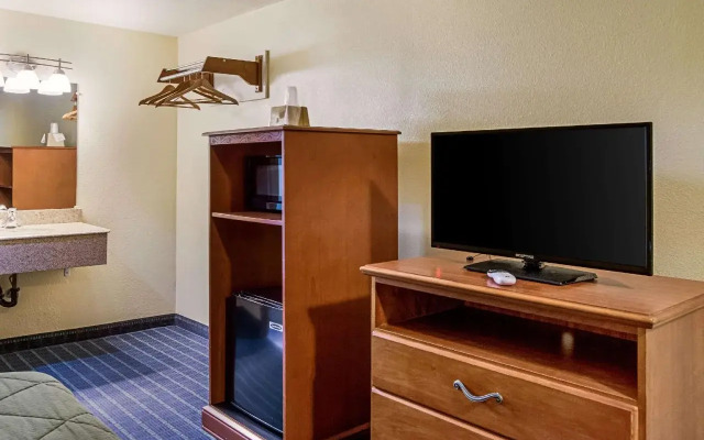 Super 8 By Wyndham Vancouver East