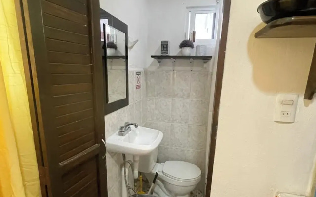 Downtown Studio for 3 w Kitchen