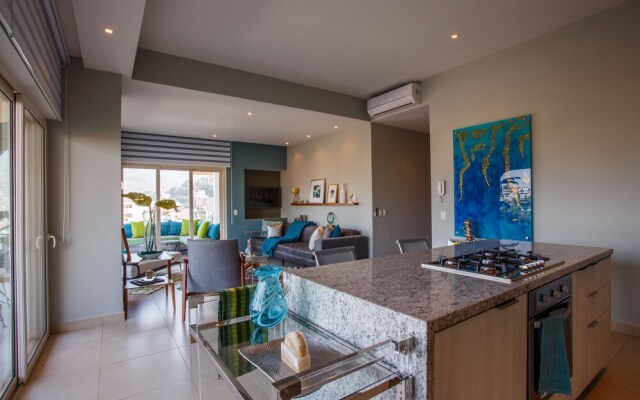 Designer Condo in Zona Romantica