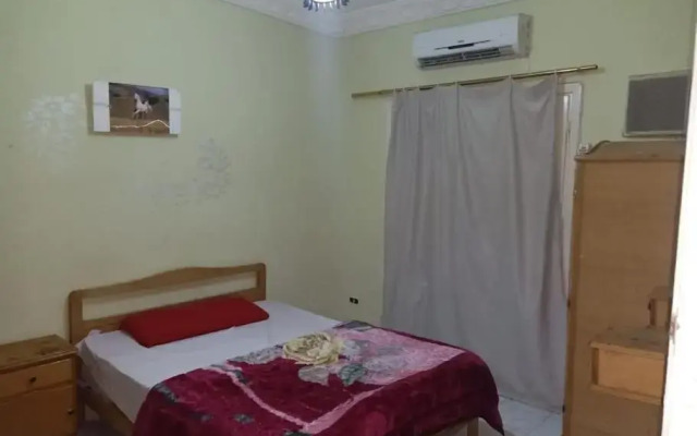 شاليه انيق مع مسبح وشاطئ جميل للعائلات فقط