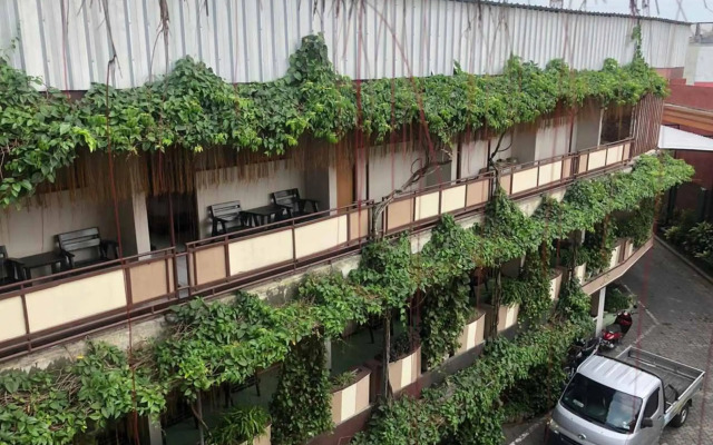 Hotel Lestari Near Lippo Plaza Mall Jember