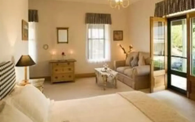 Abbotsford Country House