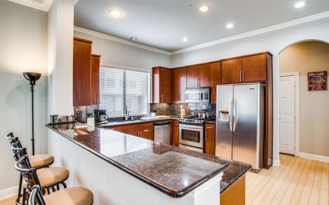 Stylish Three-story Oak Lawn House