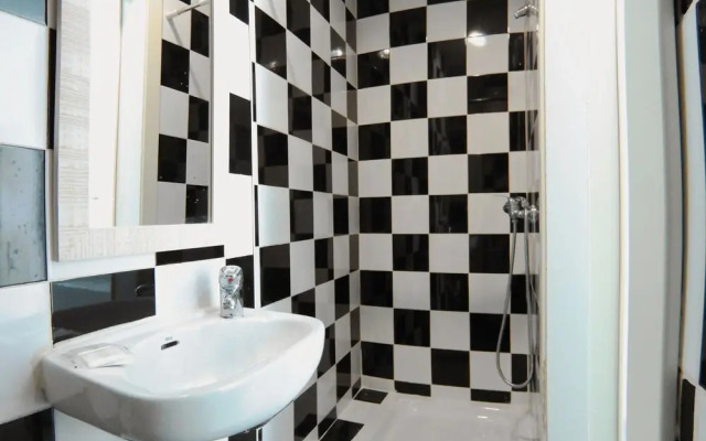 Estudio en bajos cama matrimonio en Puerta del Angel AZBEXCD