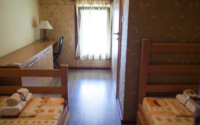 San Art Floating Hostel