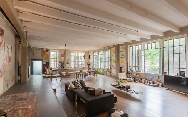 Design Loft With Private Parking