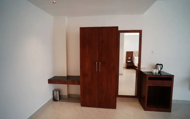 Ellora Hotel