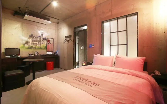 Yeongdeungpo Chateau Hotel