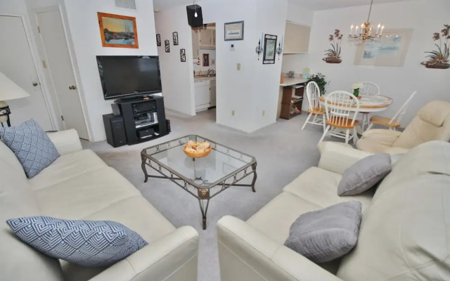 Colony Beach Club 207