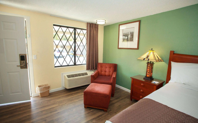 Travelodge by Wyndham Macon West