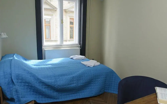 New - Walnuttree Double 12 Person Apartment Central in Budapest - Hungary