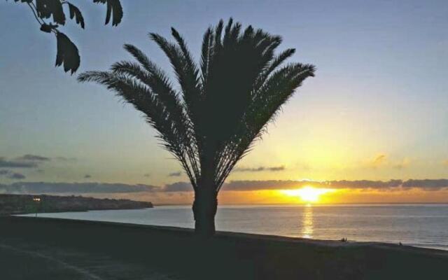 5 min walk from Yumbo! 417