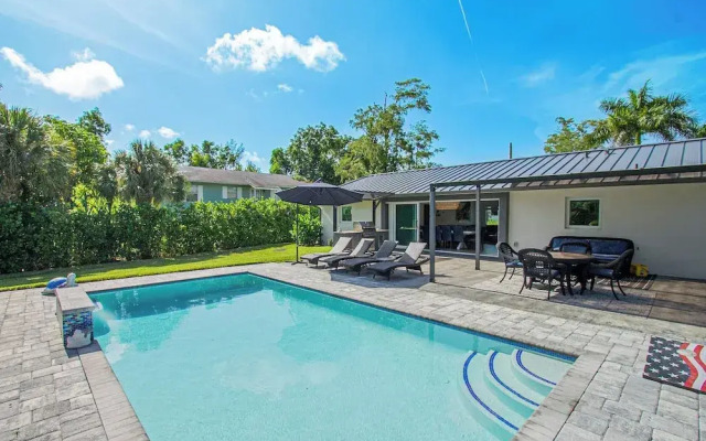 Naples Escape w/ Furnished Patio & Private Pool!