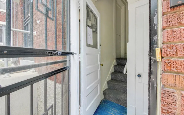 Pet-friendly Cincinnati Apt: 5 Mi to Downtown!