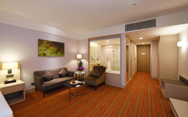 Fullon Hotel Taoyuan Airport Access MRT A8