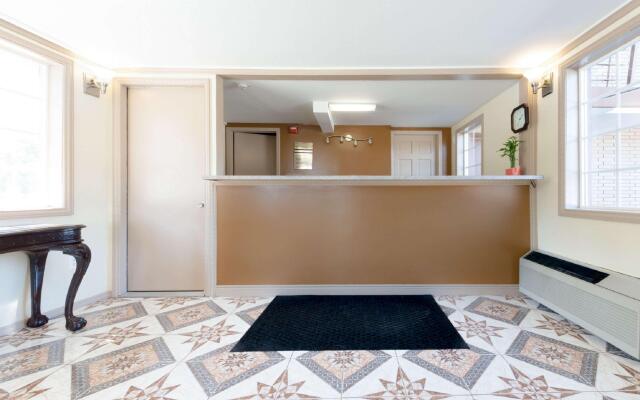 Super 8 By Wyndham Greensburg/Latrobe