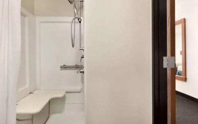 Oak Tree Inn - Comfort